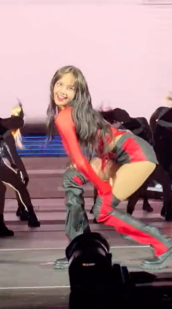 ฮอตไฟลุกกว่าเดิม!! ‘ลิซ่า BLACKPINK’ กับโชว์โซโล่ที่เทศกาลดนตรี BST Hyde Park