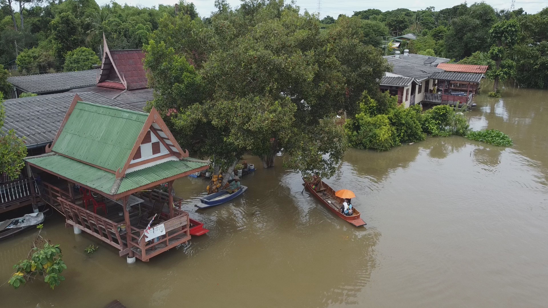 อยุธยาฯยังท่วม 11 อำเภอ ชุมชนเกาะลอย 150 ครัวเรือนถูกน้ำท่วมสูง อยุธยาฯยังท่วม 11 อำเภอ ชุมชนเกาะลอย 150 ครัวเรือนถูกน้ำท่วมสูง