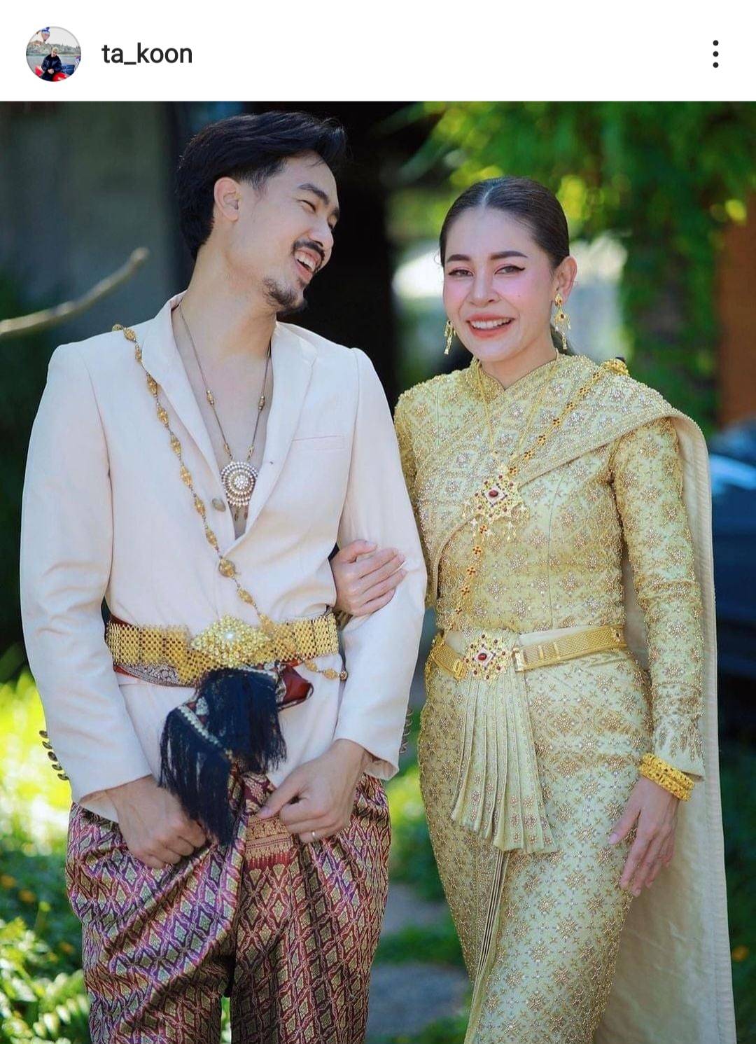 เป็กกี้ ควงแฟนหนุ่ม ฐากูร เข้าพิธีวิวาห์สุดเรียบง่าย หลังรอมานานกว่า 4 ปี เป็กกี้ ควงแฟนหนุ่ม ฐากูร เข้าพิธีวิวาห์สุดเรียบง่าย หลังรอมานานกว่า 4 ปี