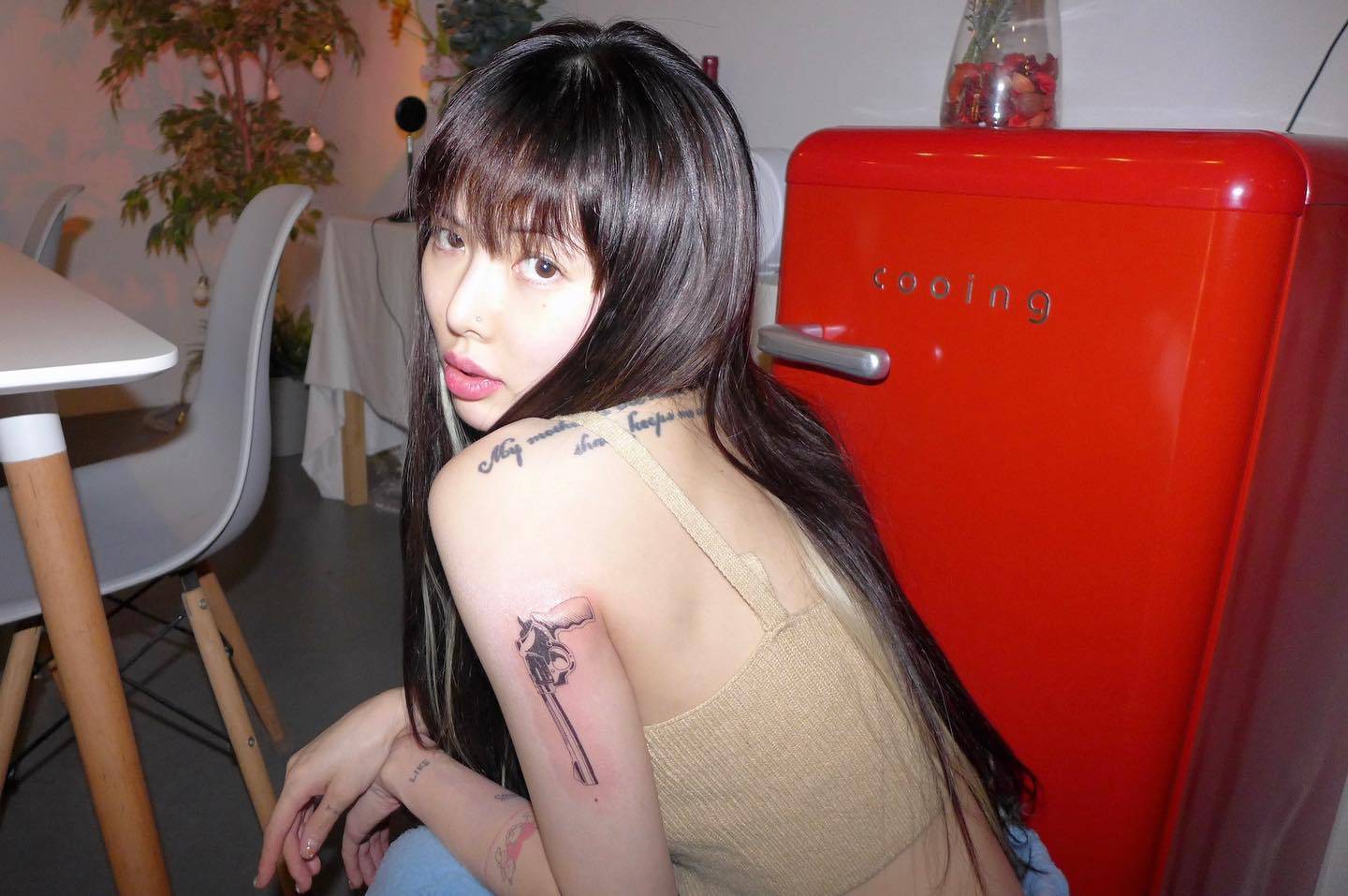 ฮยอนอา มีไข้เล็กน้อยก่อนตัดสินใจตรวจหาโควิด-19 ซึ่งผลออกมาเป็นบวก ฮยอนอา มีไข้เล็กน้อยก่อนตัดสินใจตรวจหาโควิด-19 ซึ่งผลออกมาเป็นบวก