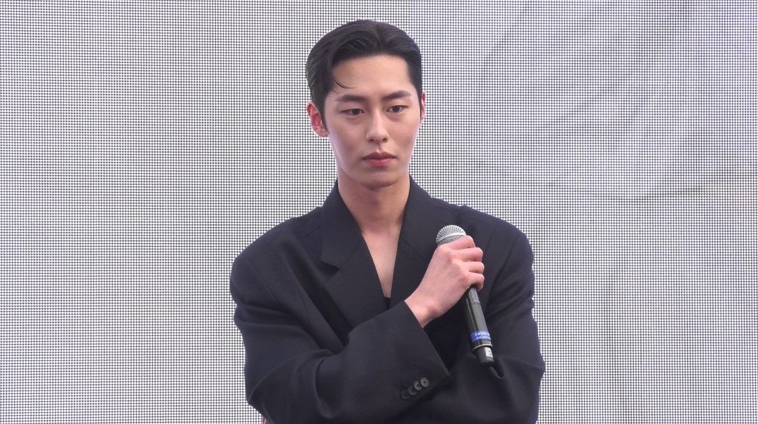 “อีแจอุค” แถลงข่าวเตรียมความพร้อมมัดใจแฟนๆชาวไทยในงานแฟนมีตติ้ง “อีแจอุค” แถลงข่าวเตรียมความพร้อมมัดใจแฟนๆชาวไทยในงานแฟนมีตติ้ง