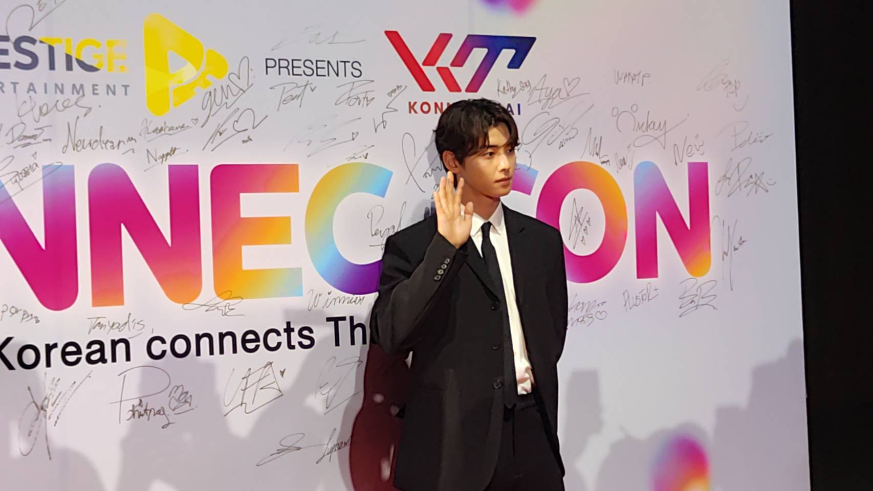 เปิดภาพซุปตาร์หนุ่ม ชาอึนอู ร่วมเดินพรมแดงในงานแถลงข่าว KONNECT CON เปิดภาพซุปตาร์หนุ่ม ชาอึนอู ร่วมเดินพรมแดงในงานแถลงข่าว KONNECT CON