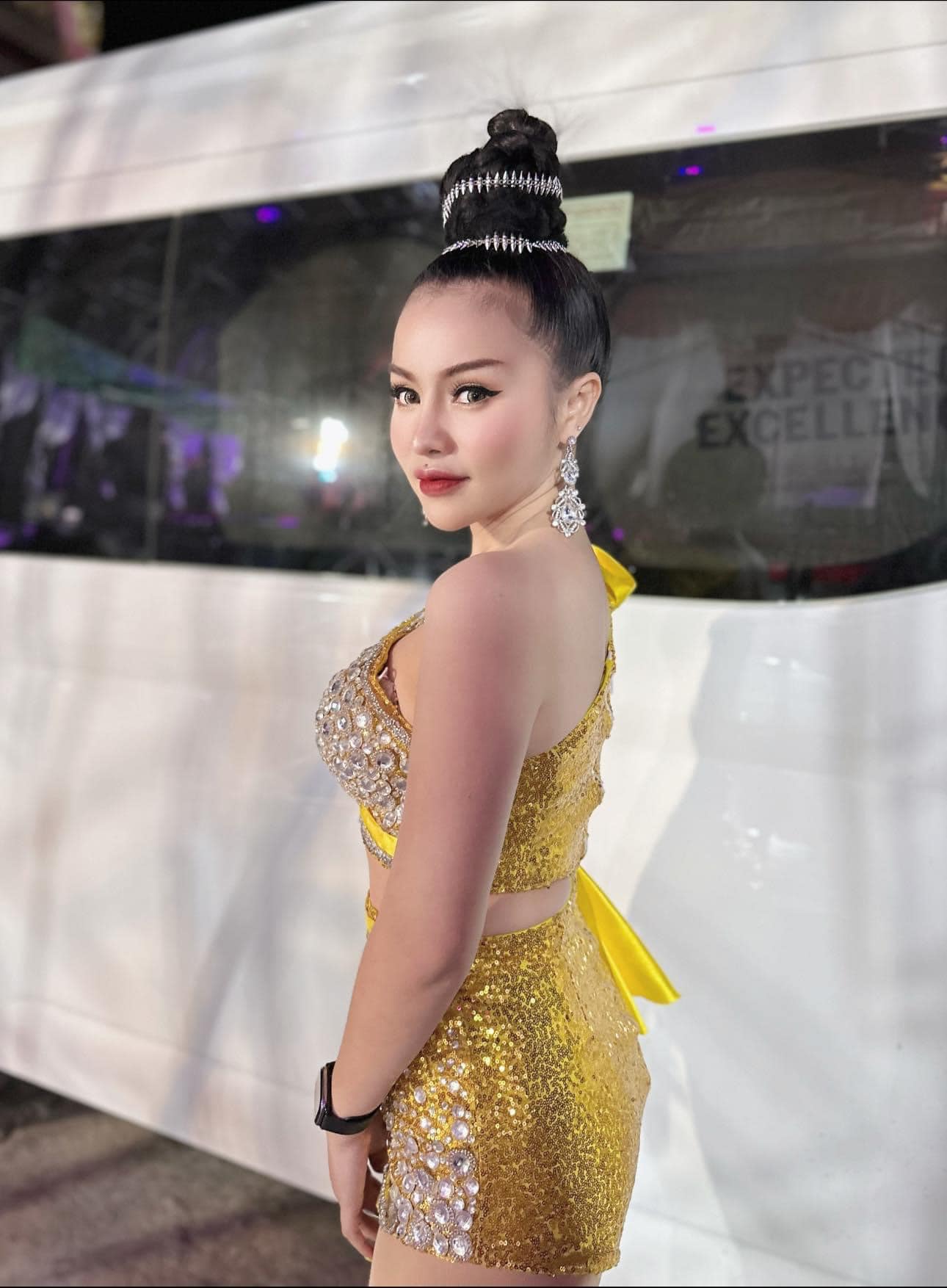 ใบปอ รัตติยา ช็อค!! มีคนปาขวดขึ้นบนเวทีคอนเสิร์ต ใบปอ รัตติยา ช็อค!! มีคนปาขวดขึ้นบนเวทีคอนเสิร์ต