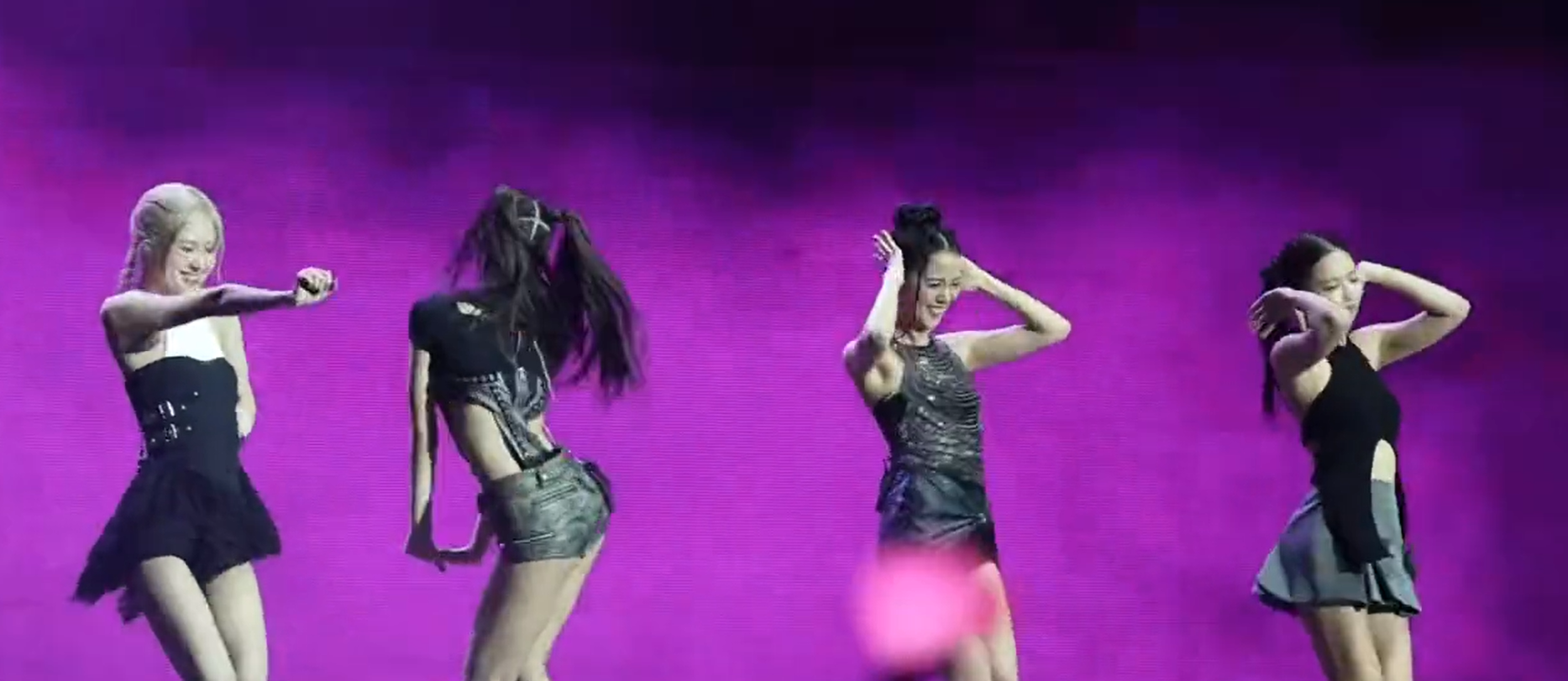 “BLACKPINK” เอาใจแฟนคลับเวียดนามเต้นเพลงสุดฮิต “See Tình” “BLACKPINK” เอาใจแฟนคลับเวียดนามเต้นเพลงสุดฮิต “See Tình”