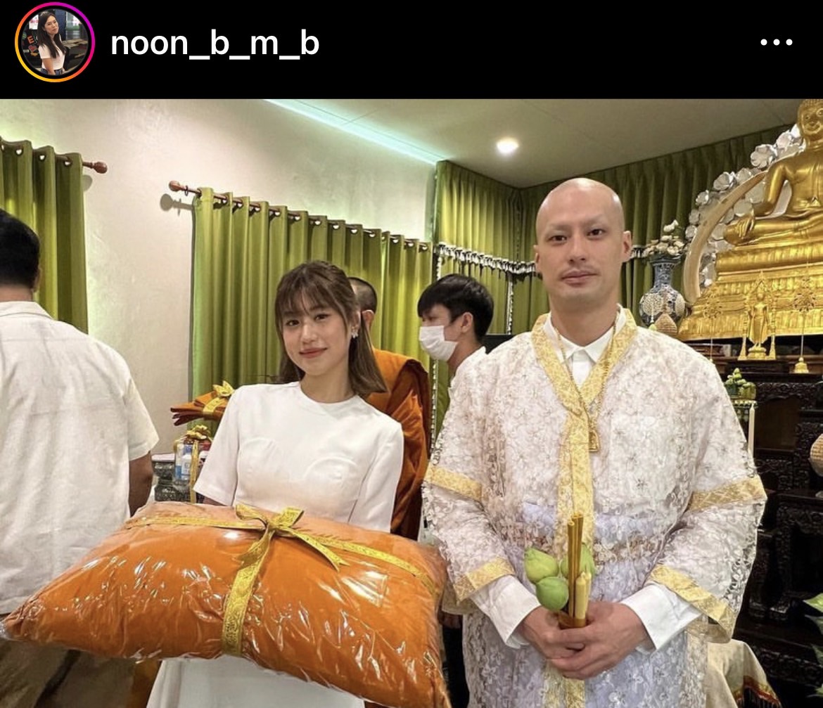 เฟย์ ร่วมอนุโมทนาบุญ ถือหมอนงานบวช พระบอย เฟย์ ร่วมอนุโมทนาบุญ ถือหมอนงานบวช พระบอย