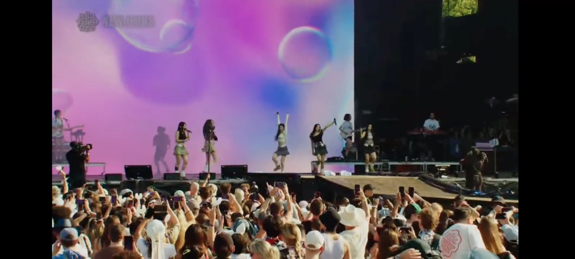 ตัวแม่สุดมุ้งมิ้ง!! NewJeans กระทบไหล่ Billie Eilish ที่เทศกาลดนตรี Lollapalooza