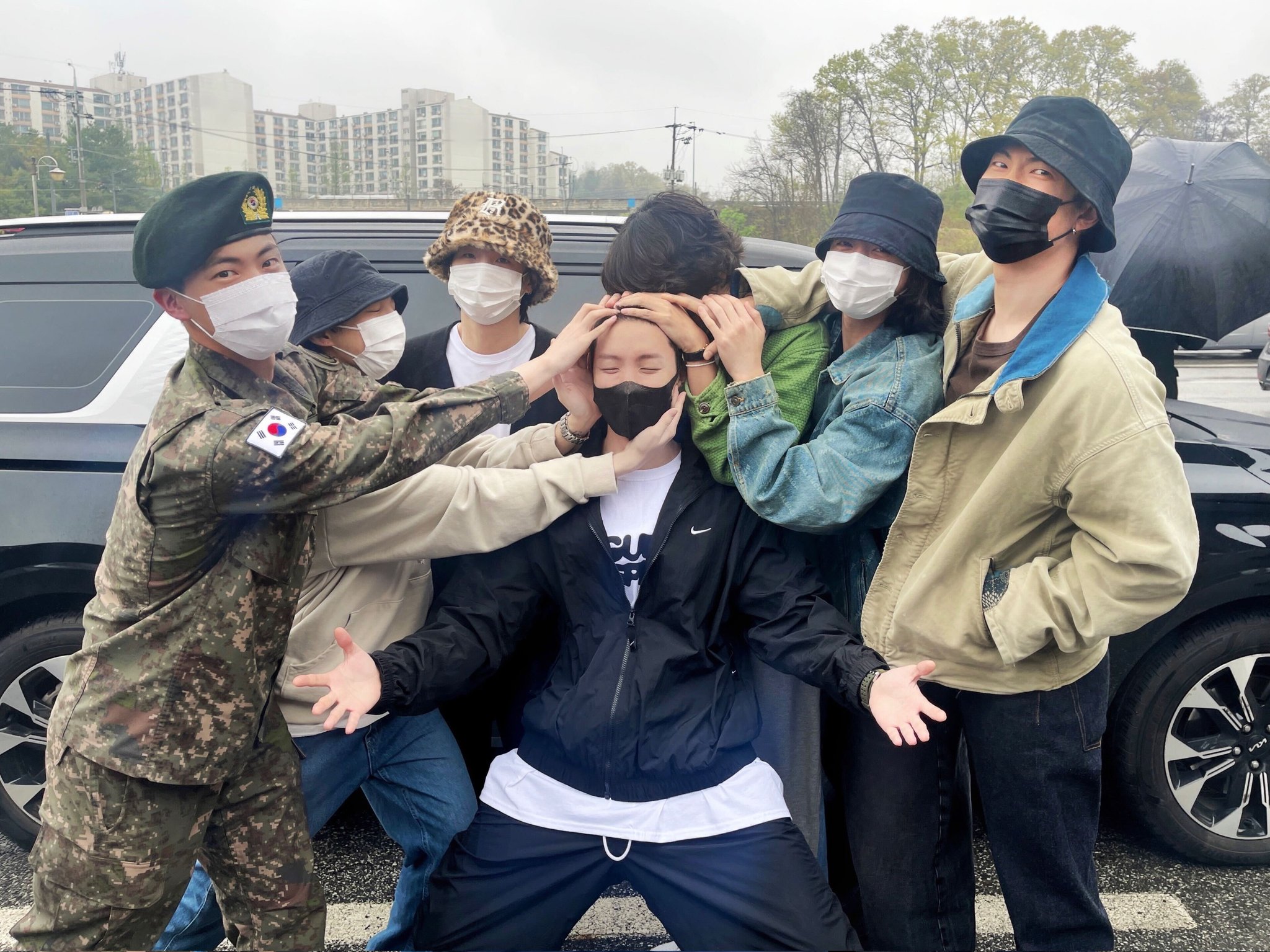 เจโฮป เข้ากรมแล้ว! เปิดภาพวง BTS ร่วมส่งสมาชิกอย่างอบอุ่น