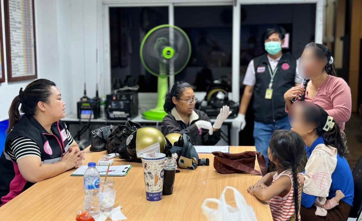 จับต่างด้าวนำเด็กนั่งขอทานย่านนานา พม.รับจัดระเบียบไม่ง่าย จับต่างด้าวนำเด็กนั่งขอทานย่านนานา พม.รับจัดระเบียบไม่ง่าย