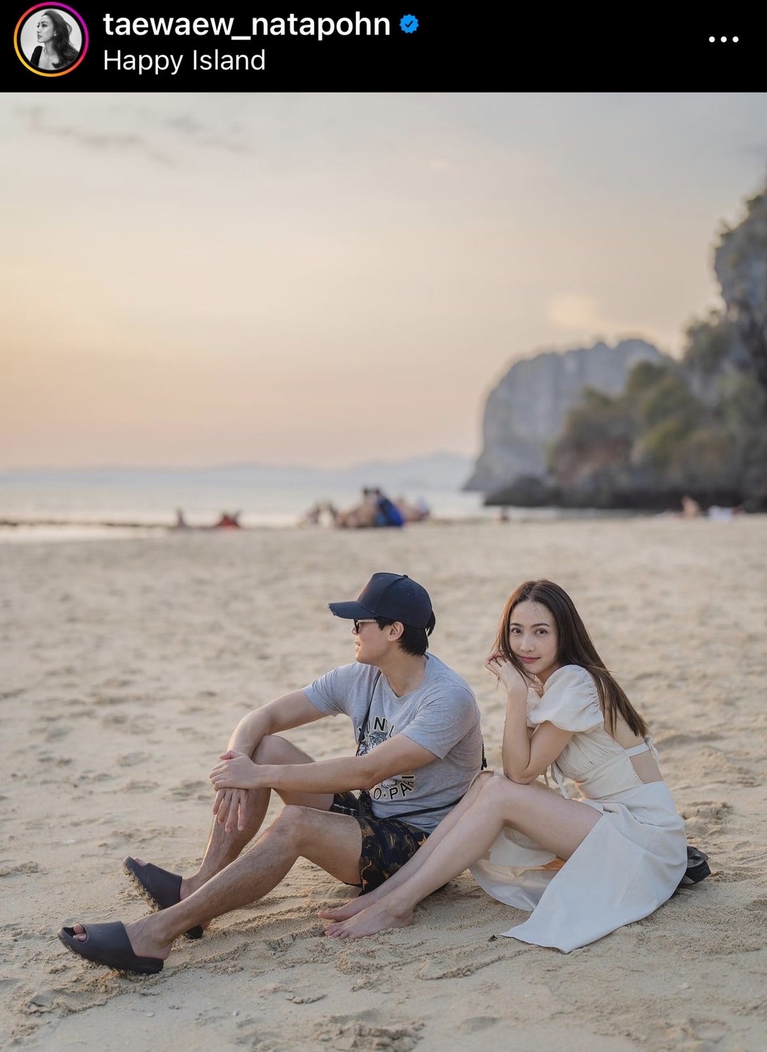 แต้ว - ไฮโซณัย สาดความหวานริมทะเล แฟนคลับแห่ถามพรีเวดดิ้งหรือเปล่า!? 