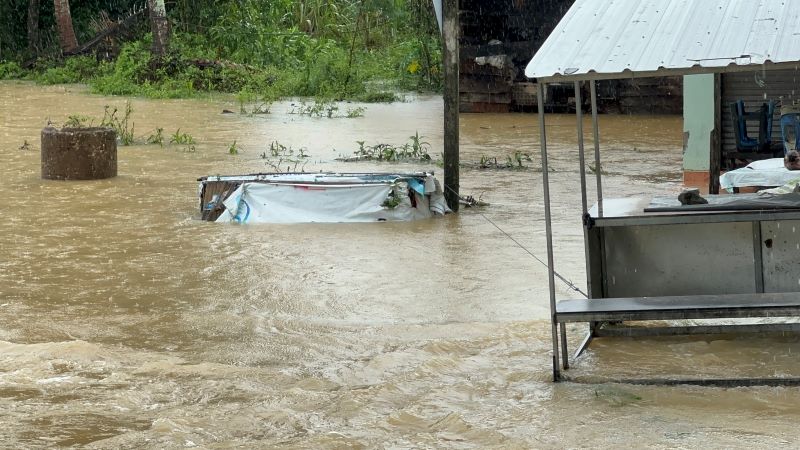 พัทลุงฝนตกหนัก-น้ำท่วมสูงต้องใช้เรือสัญจร พัทลุงฝนตกหนัก-น้ำท่วมสูงต้องใช้เรือสัญจร