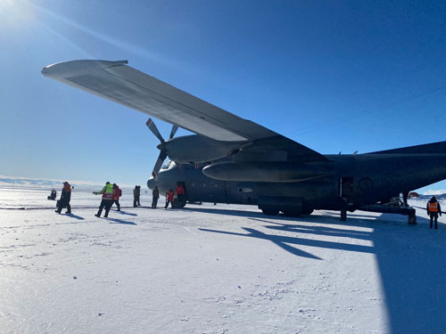 คนไทยคนแรกถึงใต้สุดของโลก ภารกิจ ไอซ์คิวบ์ -ช้างแวน คนไทยคนแรกถึงใต้สุดของโลก ภารกิจ ไอซ์คิวบ์ -ช้างแวน