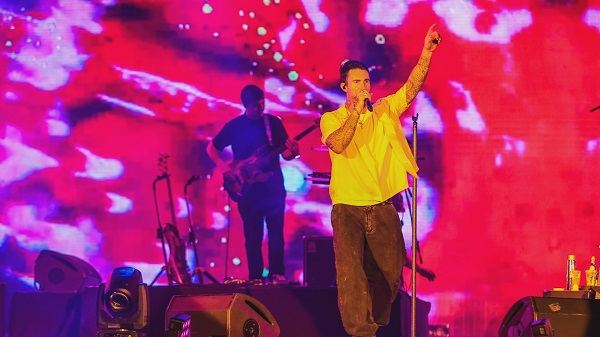 แฟนๆ ซูฮก “Adam Levine” เสียงดีไม่มีตกในคอนเสิร์ต “Maroon 5” ครั้งที่ 6 ในไทย   (มีคลิป)