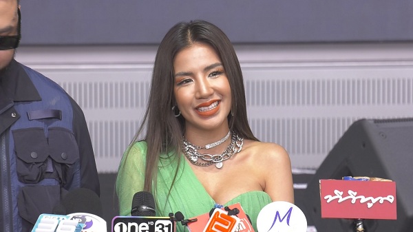 ใบเตย อาร์สยาม ควง UrboyTJ โชว์สุดปัง กับซิงเกิ้ลใหม่   (มีคลิป)