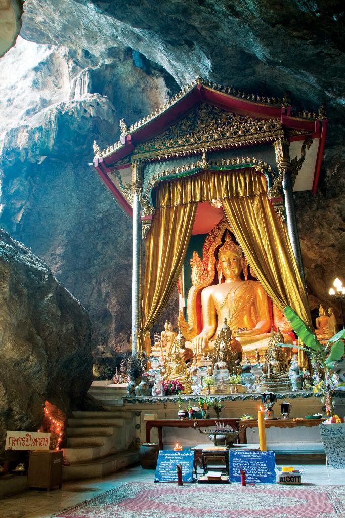 ไหว้พระ 9 วัด “กาญจนบุรี” แวะแคว้นโบราณ ชมสะพานข้ามแม่น้ำแคว 2566 ไหว้พระ 9 วัด “กาญจนบุรี” แวะแคว้นโบราณ ชมสะพานข้ามแม่น้ำแคว 2566