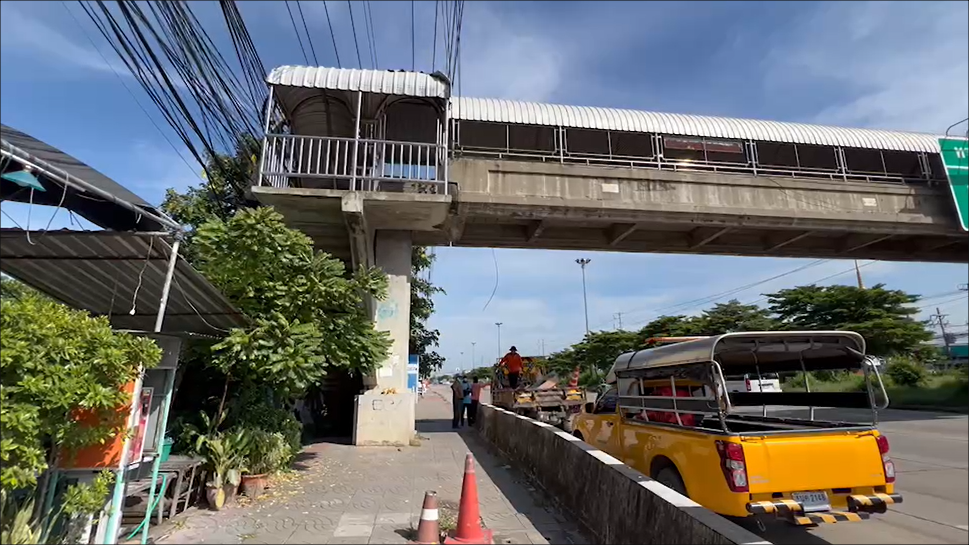 รื้อแล้ว วิมานสะพานลอย รีโนเวทเป็นห้องพัก ไร้เงาเจ้าของ รื้อแล้ว วิมานสะพานลอย รีโนเวทเป็นห้องพัก ไร้เงาเจ้าของ