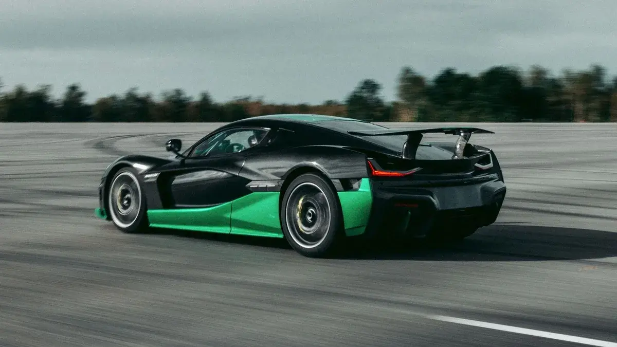 “Rimac Nevera” ทำสถิติ Guinness World Record วิ่งถอยหลังเร็วสุดในโลก “Rimac Nevera” ทำสถิติ Guinness World Record วิ่งถอยหลังเร็วสุดในโลก