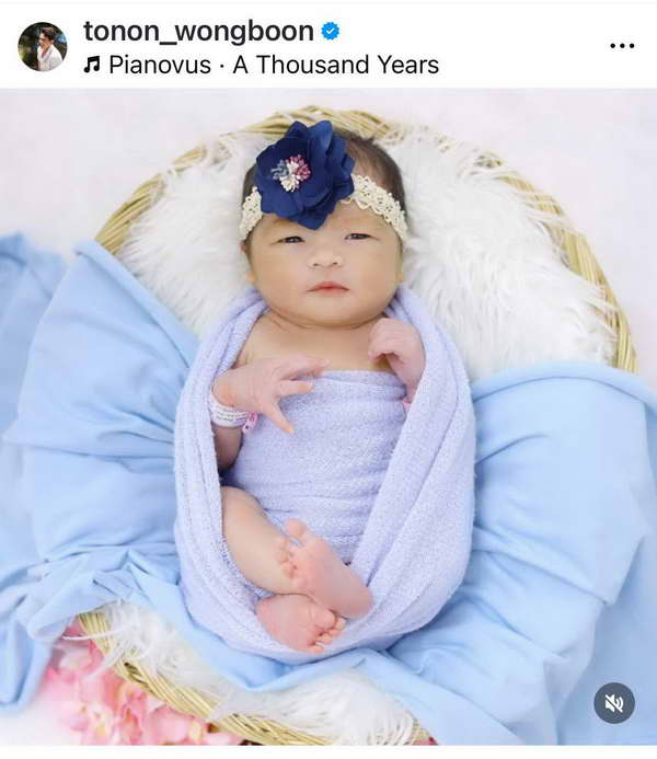 ซูมชัดๆความน่ารักน้องดารินลูกสาว บอส โตนนท์ หลังเปิดตัวครั้งแรกพร้อมภรรยา ซูมชัดๆความน่ารักน้องดารินลูกสาว บอส โตนนท์ หลังเปิดตัวครั้งแรกพร้อมภรรยา