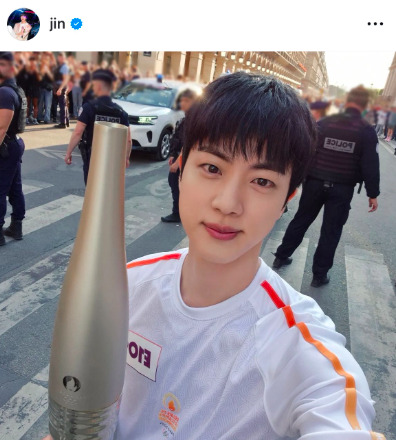 ย้อนความปัง จิน BTS ร่วมถือคบเพลิงงารโอลิมปิก ปารีส ย้อนความปัง จิน BTS ร่วมถือคบเพลิงงารโอลิมปิก ปารีส