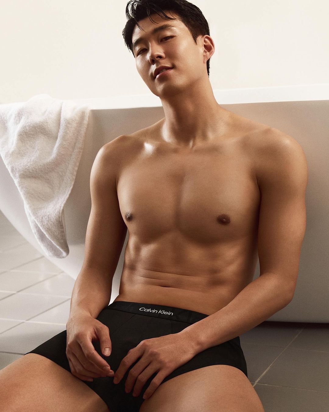 ของดีเกาหลีใต้!! 'โชคยูซอง' นำทัพนักเตะหล่ออวดซิกส์แพค หลังเสร็จศึกฟุตบอลโลก ของดีเกาหลีใต้!! 'โชคยูซอง' นำทัพนักเตะหล่ออวดซิกส์แพค หลังเสร็จศึกฟุตบอลโลก