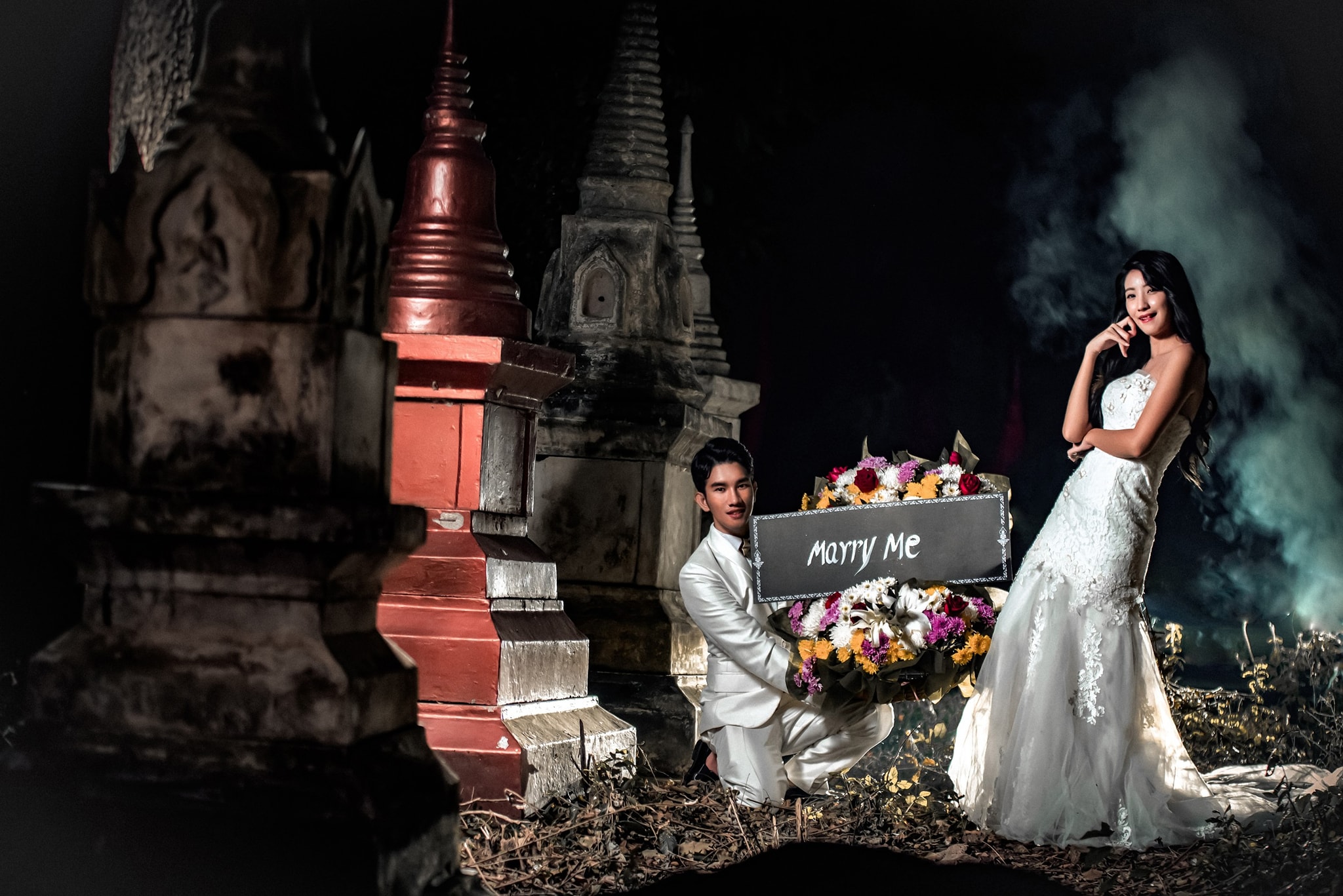 เปิดภาพพรีเวดดิ้งสุดแปลก! บ่าว-สาวถ่ายกันในป่าช้าเก่าธีมรักไม่มีวันตาย เปิดภาพพรีเวดดิ้งสุดแปลก! บ่าว-สาวถ่ายกันในป่าช้าเก่าธีมรักไม่มีวันตาย