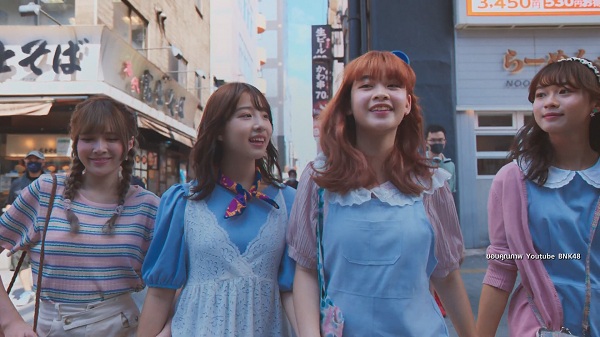 BNK48 หัวใจฟูรุ่นพี่จาก AKB48 เขียนเนื้อเพลง และออกแบบท่าเต้นให้ (มีคลิป)