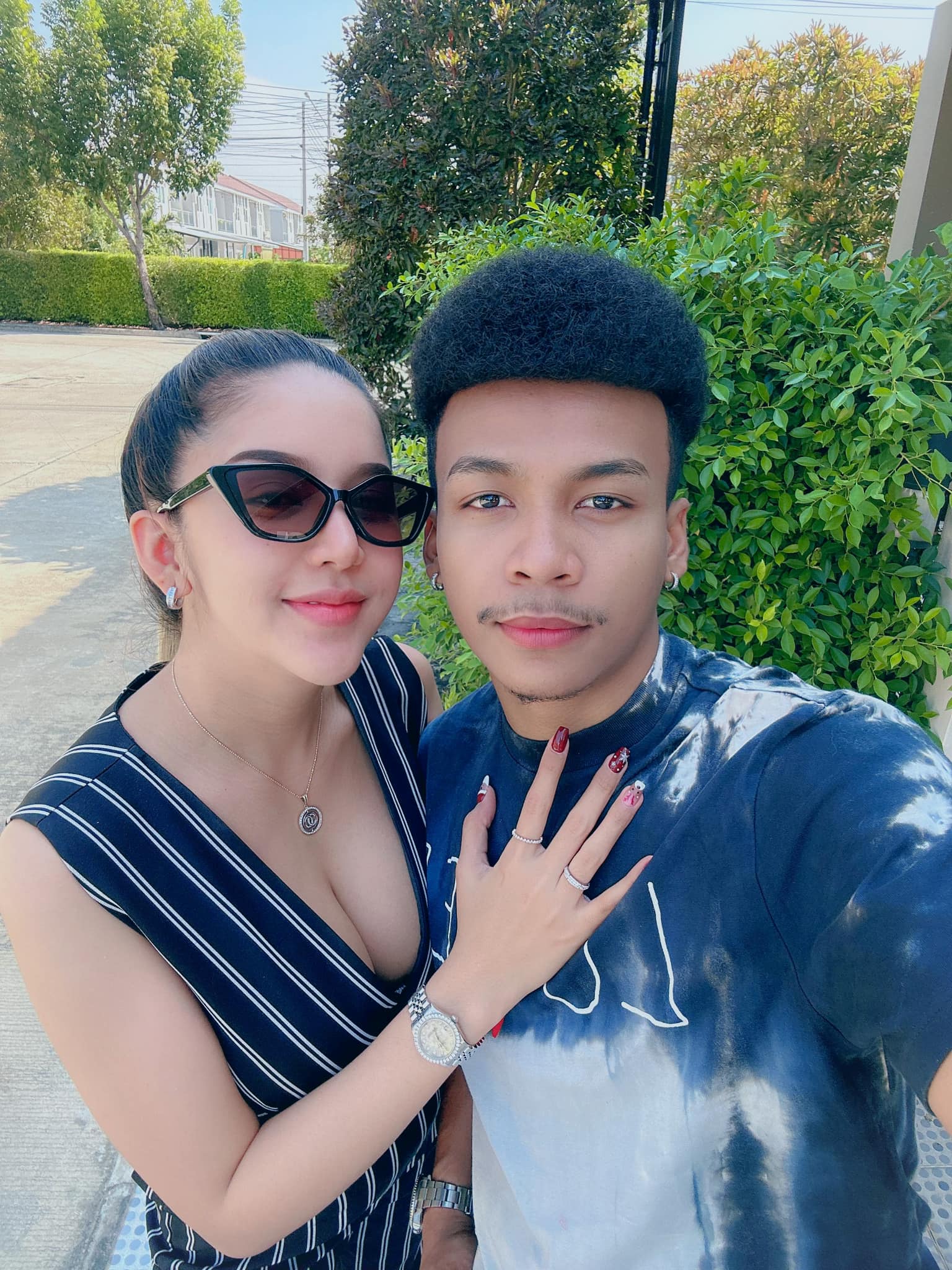 โชค รถแห่ วอนขอชาวเน็ตหยุดด่าและซ้ำเติมภรรยาตนสักที!! โชค รถแห่ วอนขอชาวเน็ตหยุดด่าและซ้ำเติมภรรยาตนสักที!!