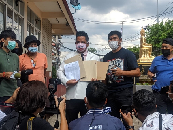 สมรักษ์ คำสิงห์ แจ้งความ หลังโดนโกงหวย ควักเงินสำรองจ่ายช่วยชาวบ้านหลักล้าน!! สมรักษ์ คำสิงห์ แจ้งความ หลังโดนโกงหวย ควักเงินสำรองจ่ายช่วยชาวบ้านหลักล้าน!!