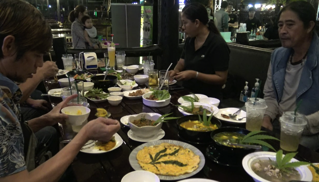 ฮือฮา! ร้านอาหารดังเปิดตัวตู้กาแฟกัญชาหยอดเหรียญ ฮือฮา! ร้านอาหารดังเปิดตัวตู้กาแฟกัญชาหยอดเหรียญ