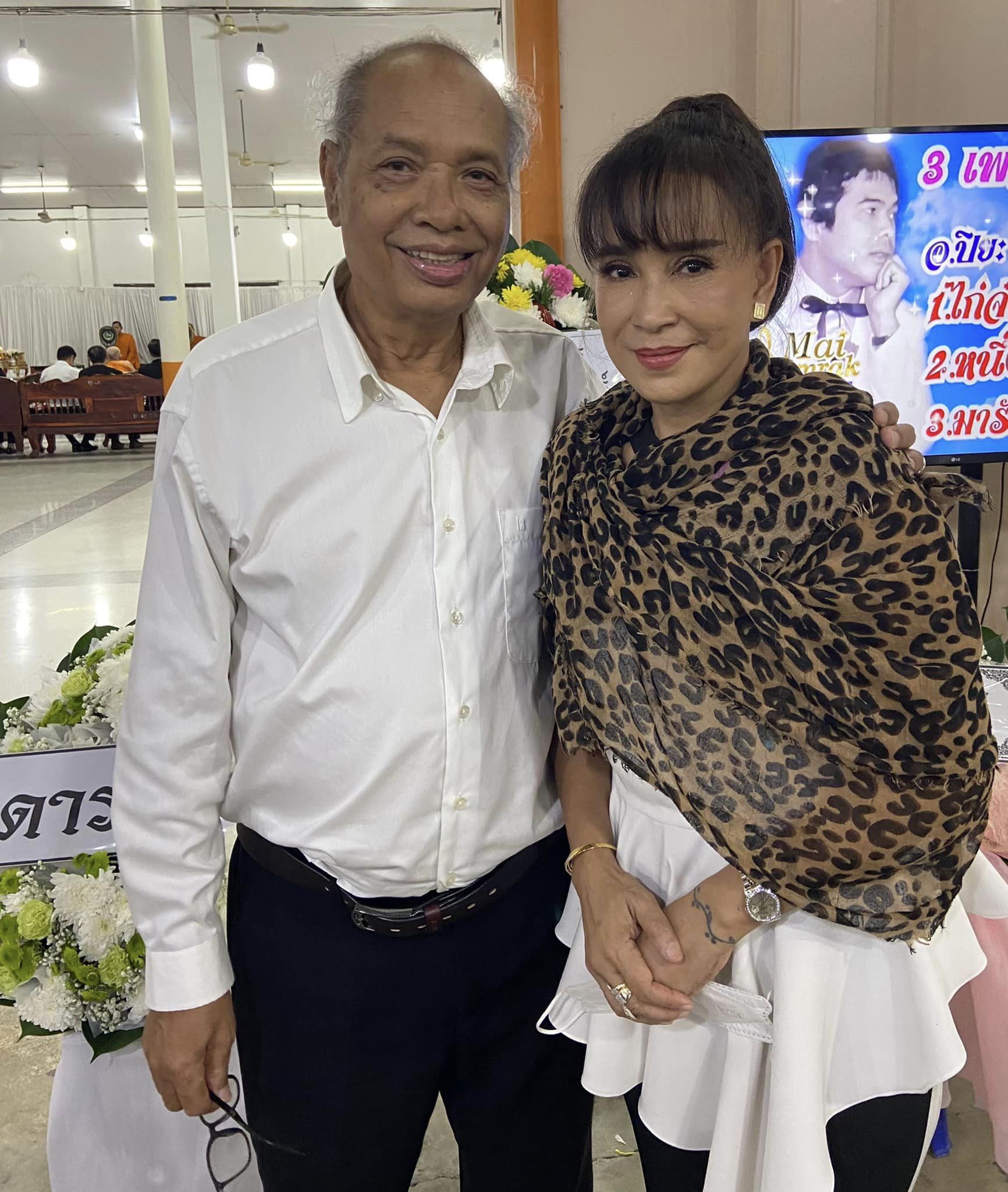คนบันเทิงอาลัย ร่วมสวดอภิธรรม ปิยะ ตระกูลราษฎร์ คนบันเทิงอาลัย ร่วมสวดอภิธรรม ปิยะ ตระกูลราษฎร์