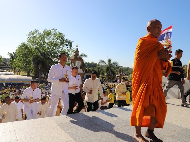 นราธิวาส ‘เวียนเทียนวันมาฆบูชา’ รอบพระพุทธรูปใหญ่ที่สุดในภาคใต้ นราธิวาส ‘เวียนเทียนวันมาฆบูชา’ รอบพระพุทธรูปใหญ่ที่สุดในภาคใต้
