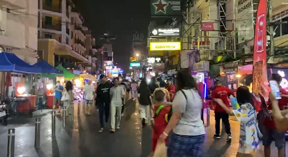 สงกรานต์ 2565 ประมวลภาพยามค่ำคืน ถนนข้าวสาร นทท.เพียบ! สงกรานต์ 2565 ประมวลภาพยามค่ำคืน ถนนข้าวสาร นทท.เพียบ!