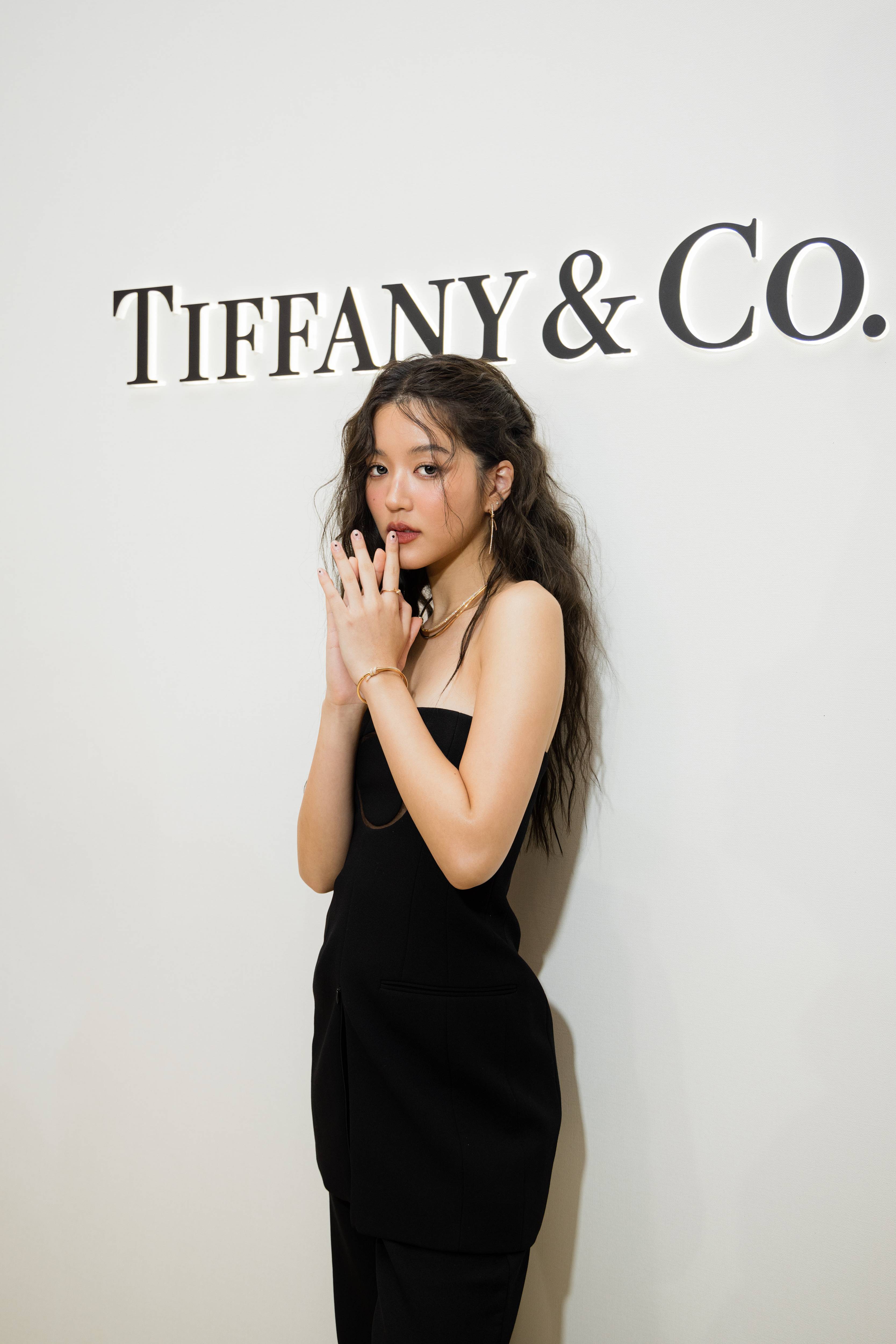 เปิดลุคสุดจึ้ง!! 'พีพี - บิวกิ้น - ไมค์ พิรัชต์' ร่วมอีเวนต์ Tiffany & Co. ในไทย เปิดลุคสุดจึ้ง!! 'พีพี - บิวกิ้น - ไมค์ พิรัชต์' ร่วมอีเวนต์ Tiffany & Co. ในไทย