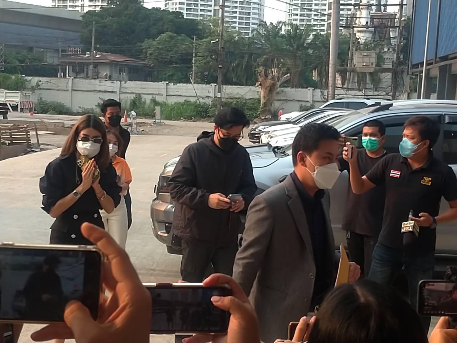 หนุ่ม กรรชัย - แจง ภรรยาแจ๊ส พร้อมทนายษิทรา ร้องกองปราบดำเนินคดี หลังถูกข่มขู่ หนุ่ม กรรชัย - แจง ภรรยาแจ๊ส พร้อมทนายษิทรา ร้องกองปราบดำเนินคดี หลังถูกข่มขู่