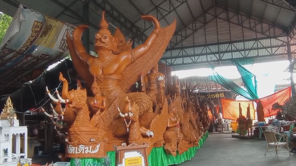 วันเข้าพรรษา 2566 โคราชแห่เทียนยิ่งใหญ่ เกาะกระแสโชว์หุ่น “พิธาจับมืออุ๊งอิ๊ง” วันเข้าพรรษา 2566 โคราชแห่เทียนยิ่งใหญ่ เกาะกระแสโชว์หุ่น “พิธาจับมืออุ๊งอิ๊ง”