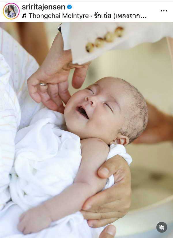 ศรีริต้า-กรณ์ ทำบุญรับขวัญเดือนและขลิบผมไฟ น้องเรเน่ ลูกสาวคนเล็ก ศรีริต้า-กรณ์ ทำบุญรับขวัญเดือนและขลิบผมไฟ น้องเรเน่ ลูกสาวคนเล็ก