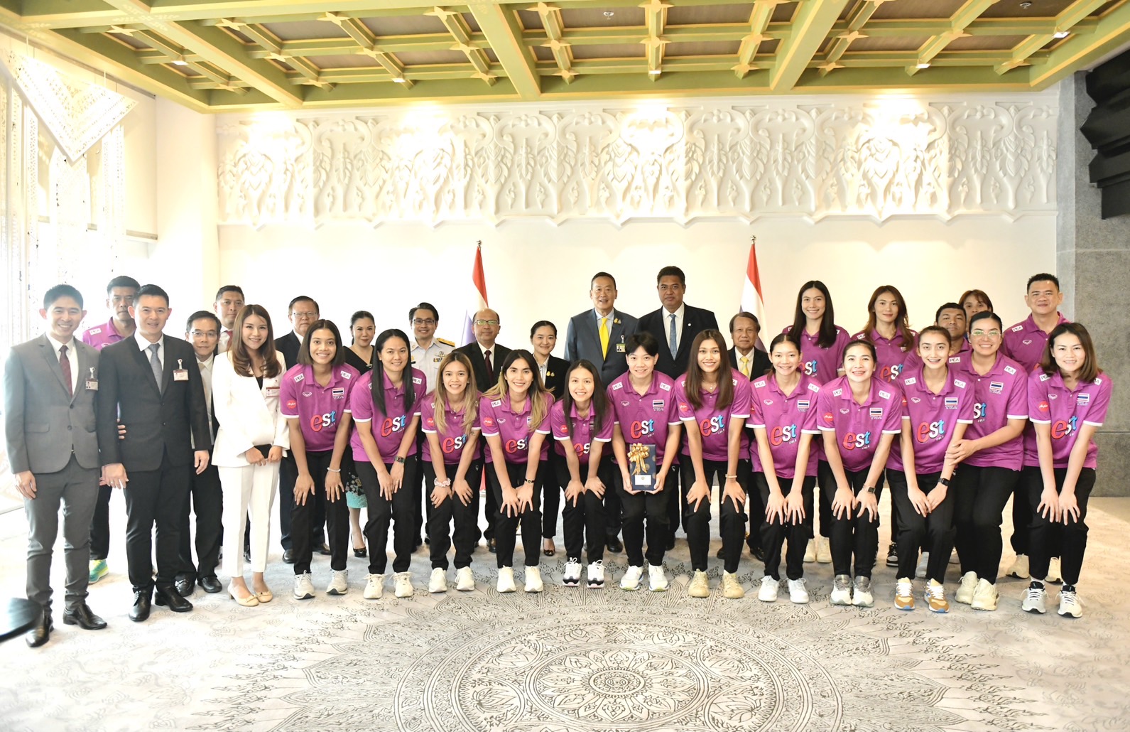 นายกฯให้กำลังใจวอลเลย์บอลหญิงทีมชาติไทย สู้ศึกโอลิมปิก 2024 รอบคัดเลือก นายกฯให้กำลังใจวอลเลย์บอลหญิงทีมชาติไทย สู้ศึกโอลิมปิก 2024 รอบคัดเลือก