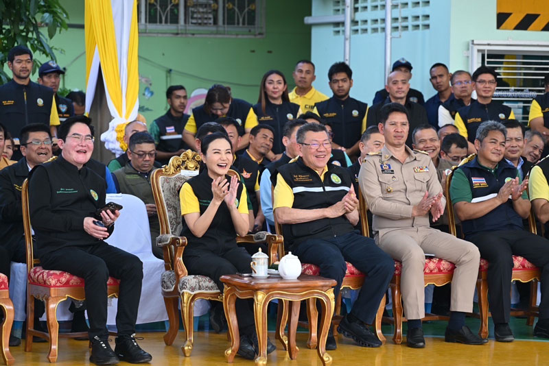 นฤมล ลุยน้ำท่วมนครศรีฯ มอบถุงยังชีพ-เร่งเยียวยาเกษตรกร นฤมล ลุยน้ำท่วมนครศรีฯ มอบถุงยังชีพ-เร่งเยียวยาเกษตรกร