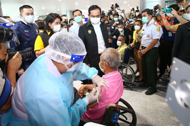 นายกฯ คิกออฟ ปูพรมฉีดวัคซีนทั่วไทย ยืนยันทุกคนได้ฉีดแน่นอน นายกฯ คิกออฟ ปูพรมฉีดวัคซีนทั่วไทย ยืนยันทุกคนได้ฉีดแน่นอน