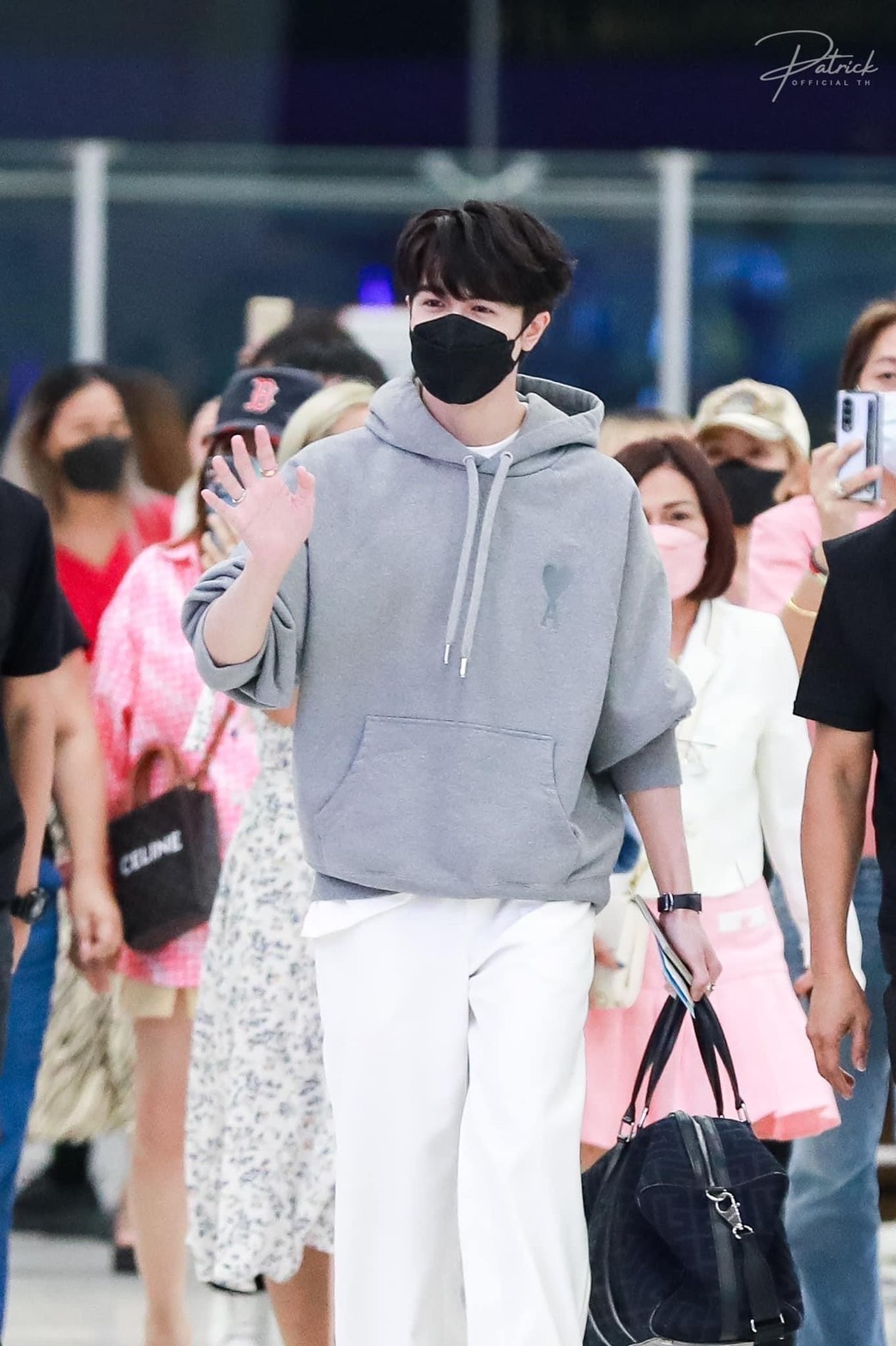  “แพทริค ณัฐวรรธ์” ไปสานฝันต่อ บินกลับจีน แฟนคลับติดแฮชแท็ก #ไว้เจอกันใหม่นะคับแพทริค