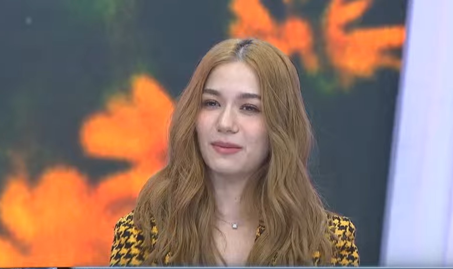 วี วิโอเลต เปิดใจหลังเจอคอมเมนต์แรง ๆ จนเสียน้ำตา แถมเคยคิดเลิกทำเพลง วี วิโอเลต เปิดใจหลังเจอคอมเมนต์แรง ๆ จนเสียน้ำตา แถมเคยคิดเลิกทำเพลง