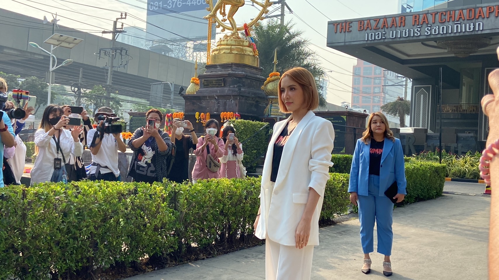 สีหน้าสดใส พิงกี้ สาวิกา ประเดิมงานแรกหลังถูกปล่อยตัวชั่วคราว