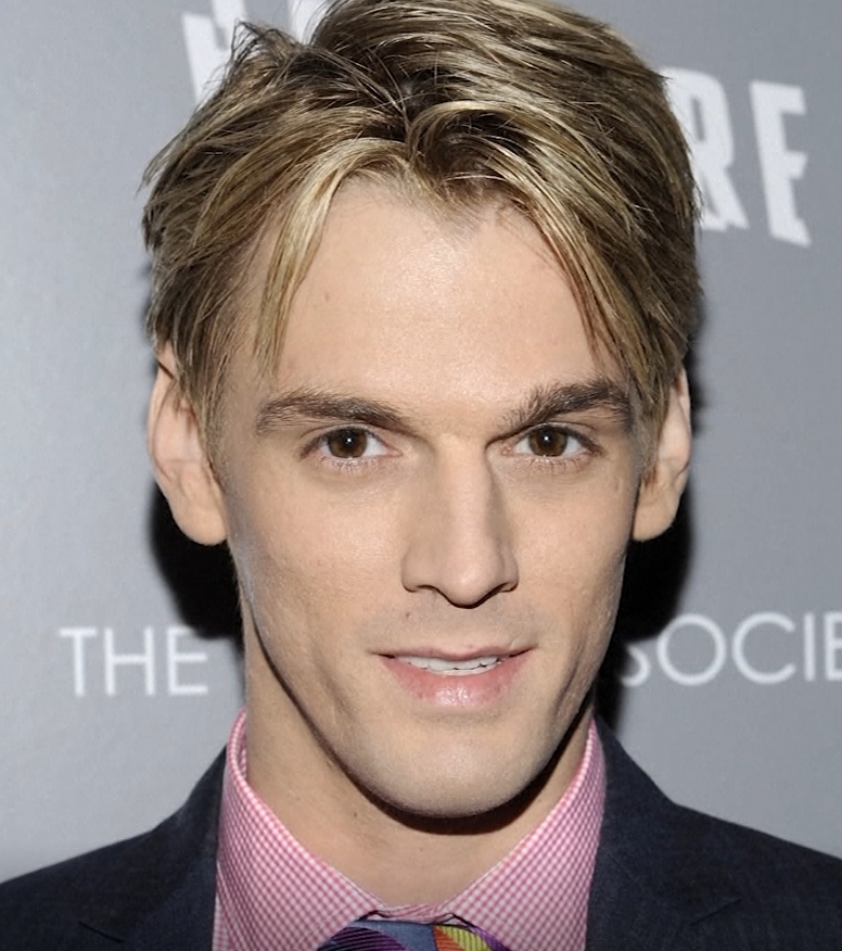   Hilary Duff ประณามการตีพิมพ์หนังสือชีวประวัติ Aaron Carter
