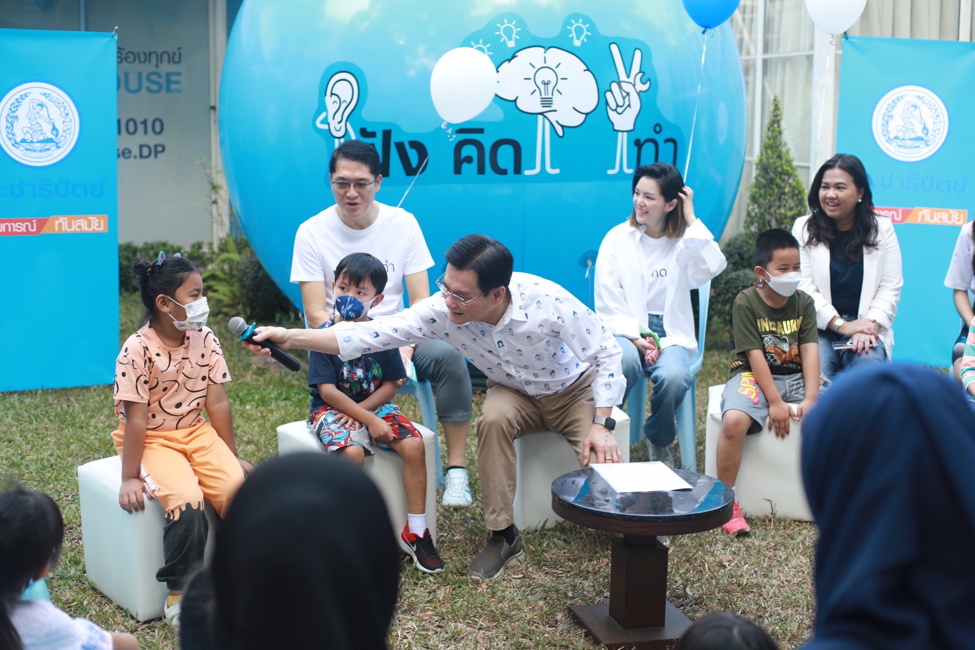 “จุรินทร์” มอบนโยบาย 5 ฟรี เป็นของขวัญวันเด็ก “จุรินทร์” มอบนโยบาย 5 ฟรี เป็นของขวัญวันเด็ก