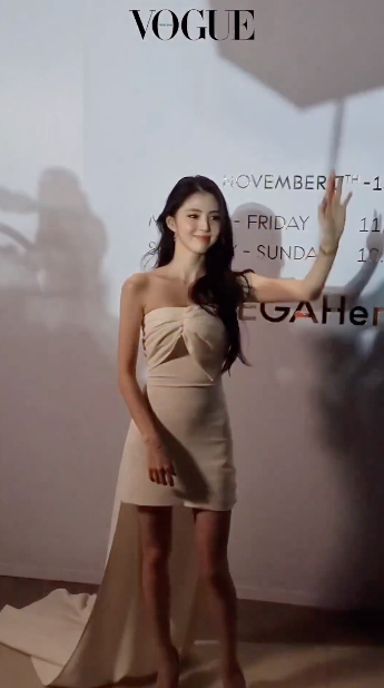 สวยออร่าจัดเต็ม!! ส่องลุค ‘ฮันโซฮี’ ที่อีเวนต์แบรนด์หรูครั้งแรกในไทย สวยออร่าจัดเต็ม!! ส่องลุค ‘ฮันโซฮี’ ที่อีเวนต์แบรนด์หรูครั้งแรกในไทย