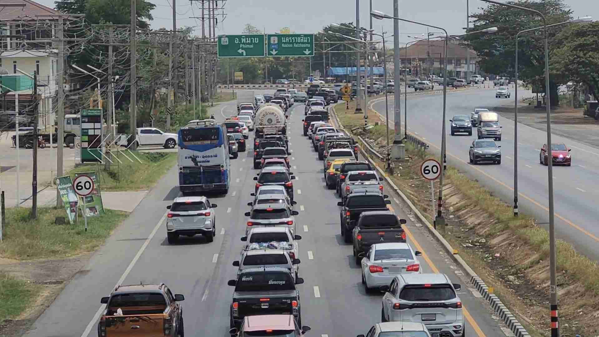 จราจรถนนมิตรภาพ ล่าสุด! รถติดสะสมหลายจุด ต้องเปิดช่องทางพิเศษ