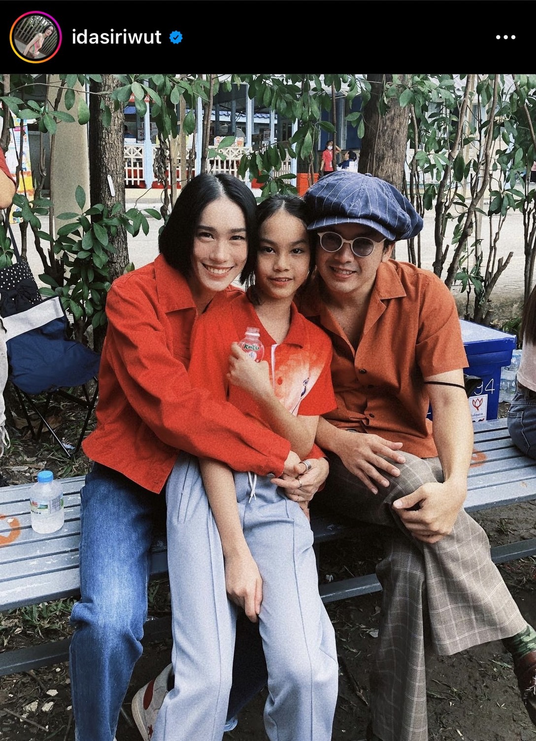 โมเมนต์ความสุข แอมมี่ the bottom blue ร่วมเฟรม ไอด้า ไอรดา หลังเชียร์ลูกสาวในงานกีฬาสีโรงเรียน