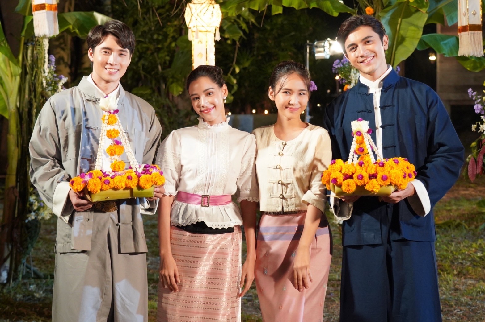 ภณ-ญดา-มีน-ตูน สืบสานประเพณีลอยกระทง ภณ-ญดา-มีน-ตูน สืบสานประเพณีลอยกระทง
