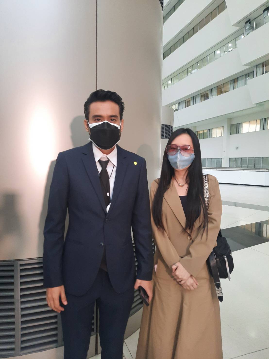 มาตามนัด!! ทนายเจมส์ และคู่กรณี ท็อป ณฐกร เข้าไกล่เกลี่ยกรณีทำร้ายร่างกาย มาตามนัด!! ทนายเจมส์ และคู่กรณี ท็อป ณฐกร เข้าไกล่เกลี่ยกรณีทำร้ายร่างกาย