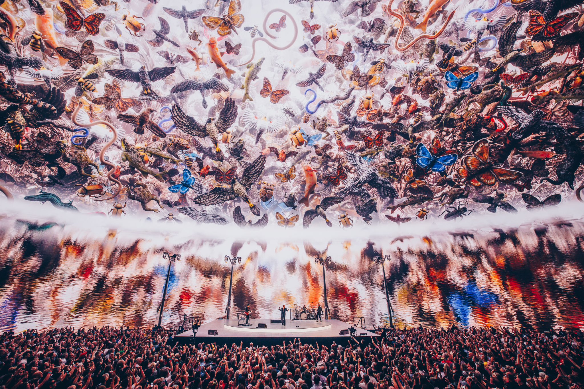 Sphere เปิดเวทีด้วยวงร็อกระดับตำนาน U2 อลังการงานแสงสีเสียง Sphere เปิดเวทีด้วยวงร็อกระดับตำนาน U2 อลังการงานแสงสีเสียง