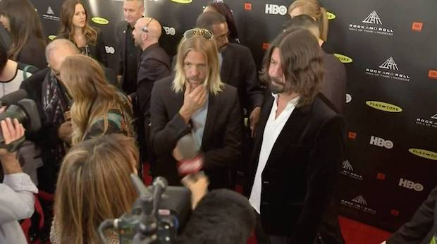 สิ้น ‘เทย์เลอร์ ฮอว์กินส์’!! สุดยอดมือกลองร็อคแบนด์ Foo Fighters เสียชีวิต วัย 50 ปี สิ้น ‘เทย์เลอร์ ฮอว์กินส์’!! สุดยอดมือกลองร็อคแบนด์ Foo Fighters เสียชีวิต วัย 50 ปี
